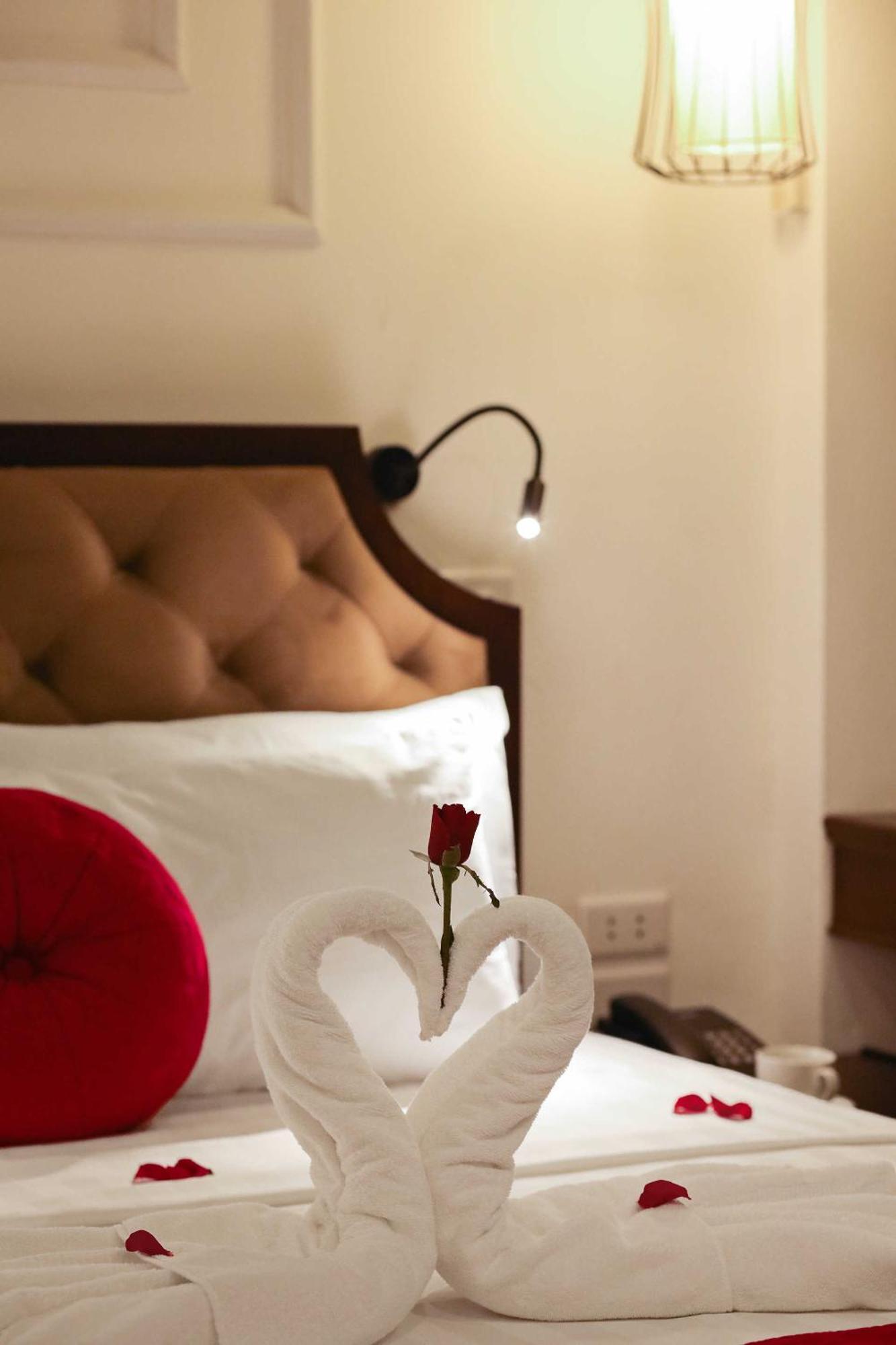 The Sinh Tourist Hotel & Travel Hanoi Exterior foto